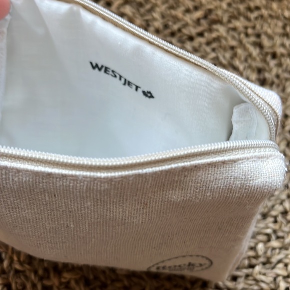 NWOT Rocky Mountain toiletry or makeup bag - Picture 2 of 3